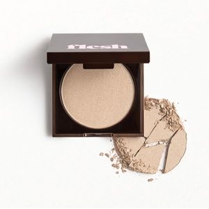 Flesh flesh-to-flesh highlighting powder